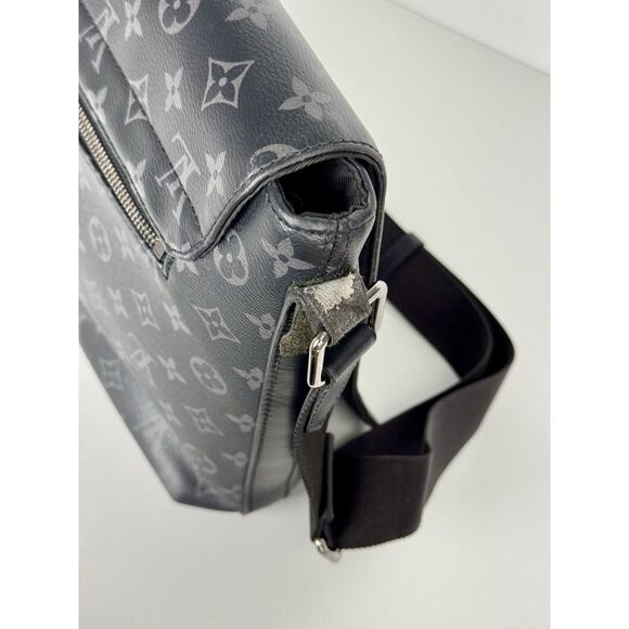 Louis Vuitton District Messenger Bag Monogram Eclipse Canvas B-1 - Picture 12 of 16
